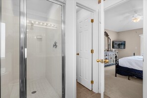 4 Schlafzimmer, Bügeleisen/Bügelbrett, WLAN, Bettwäsche