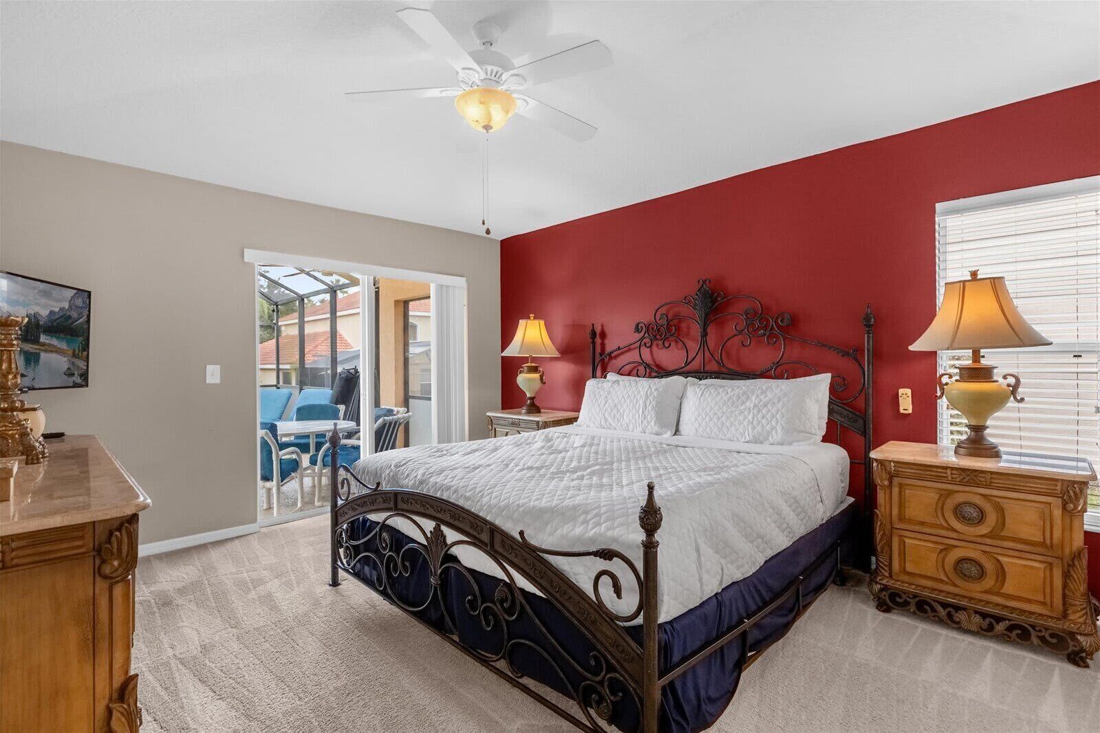4 bedrooms, iron/ironing board, WiFi, bed sheets