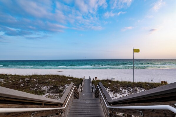 Sun-loungers - ★ Miramar Magic ★ PS5+Balcony+SharedPools+GulfViews (Miramar Beach)