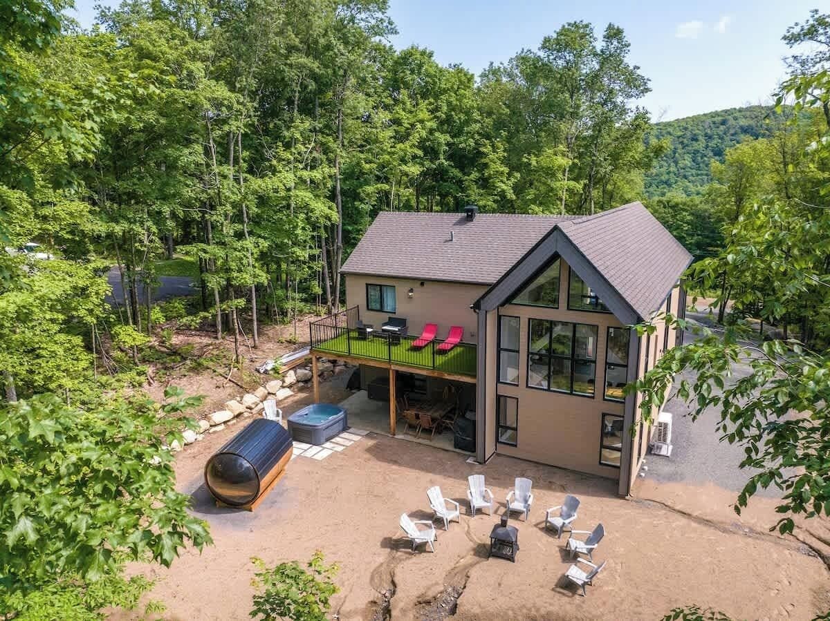 Grand chalet en nature / Spacious cabin in the countryside