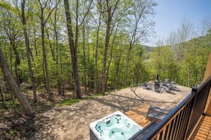 Outdoor spa tub - Chalet Le Greenwood - Mountain View & Private Spa (Mont blanc)