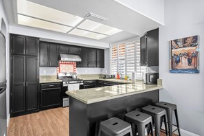 Fridge, microwave, oven, stovetop - Free Heated Pool, Game Room, Fire-Pit, BBQ, Luxury Home (Mesa)