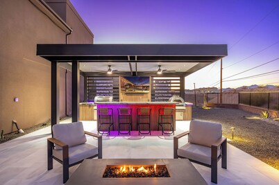 Modern Havasu Escape—Luxury Pool & Gourmet Grill & Fire Pit