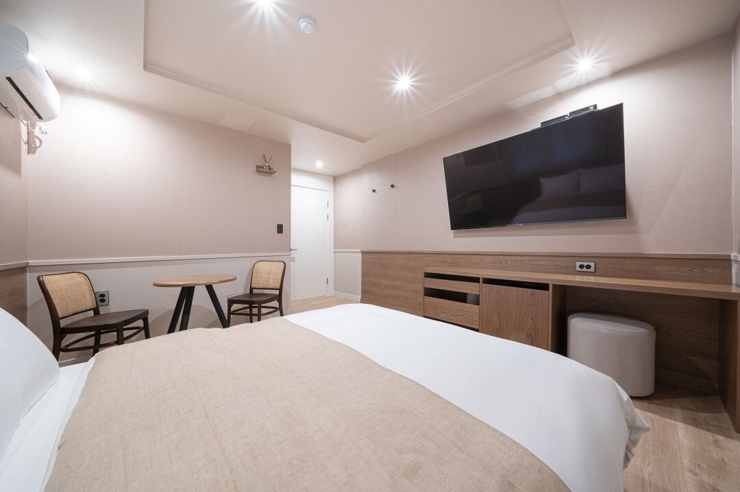 Standard + Styler | Premium bedding, free WiFi, bed sheets