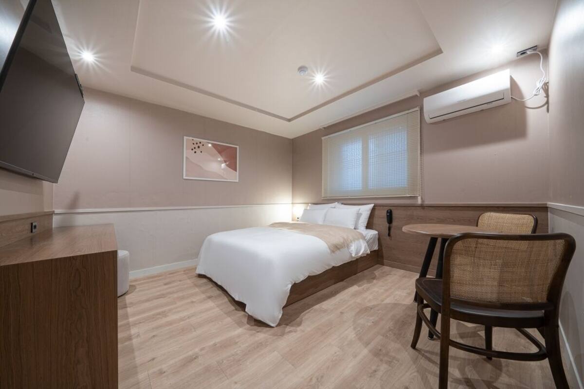 Standard + Styler | Peralatan tempat tidur premium, Wi-fi percuma, cadar katil 