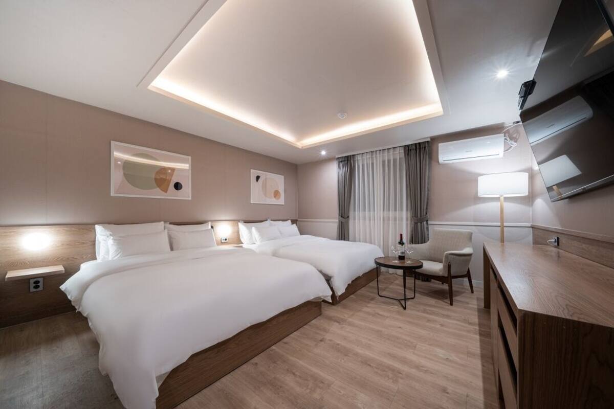 Twin Suite | Peralatan tempat tidur premium, Wi-fi percuma, cadar katil 