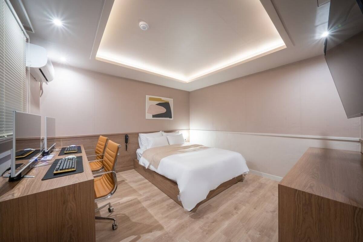 Couple PC | Peralatan tempat tidur premium, Wi-fi percuma, cadar katil 