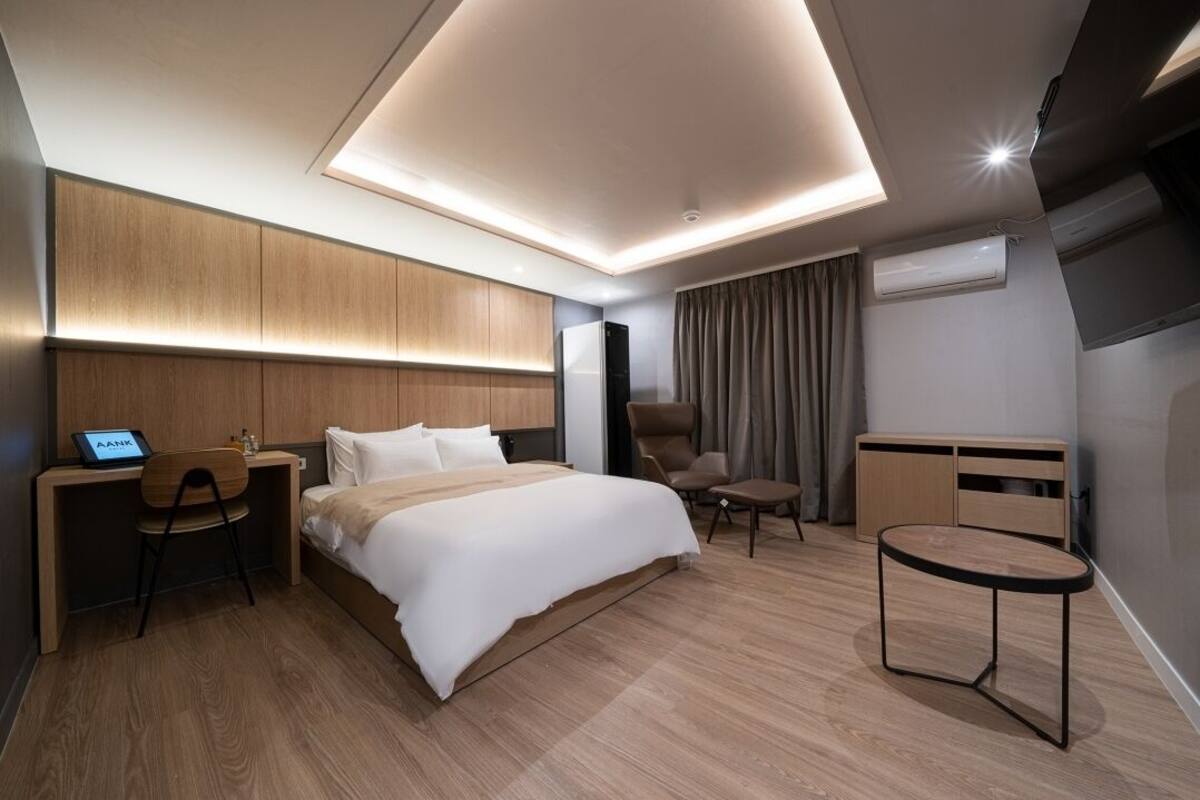 Business Suite | Peralatan tempat tidur premium, Wi-fi percuma, cadar katil 