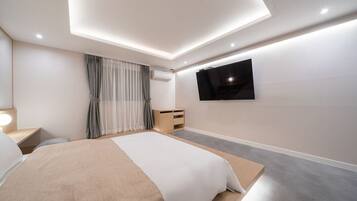 Meditation Suite | Premium bedding, free WiFi, bed sheets