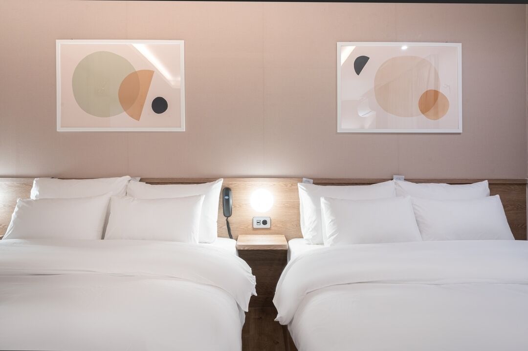 Twin Suite | Premium bedding, free WiFi, bed sheets