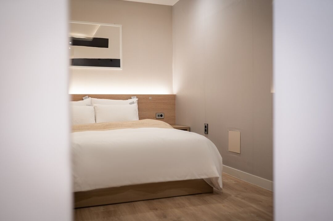 Play suite | Premium bedding, free WiFi, bed sheets