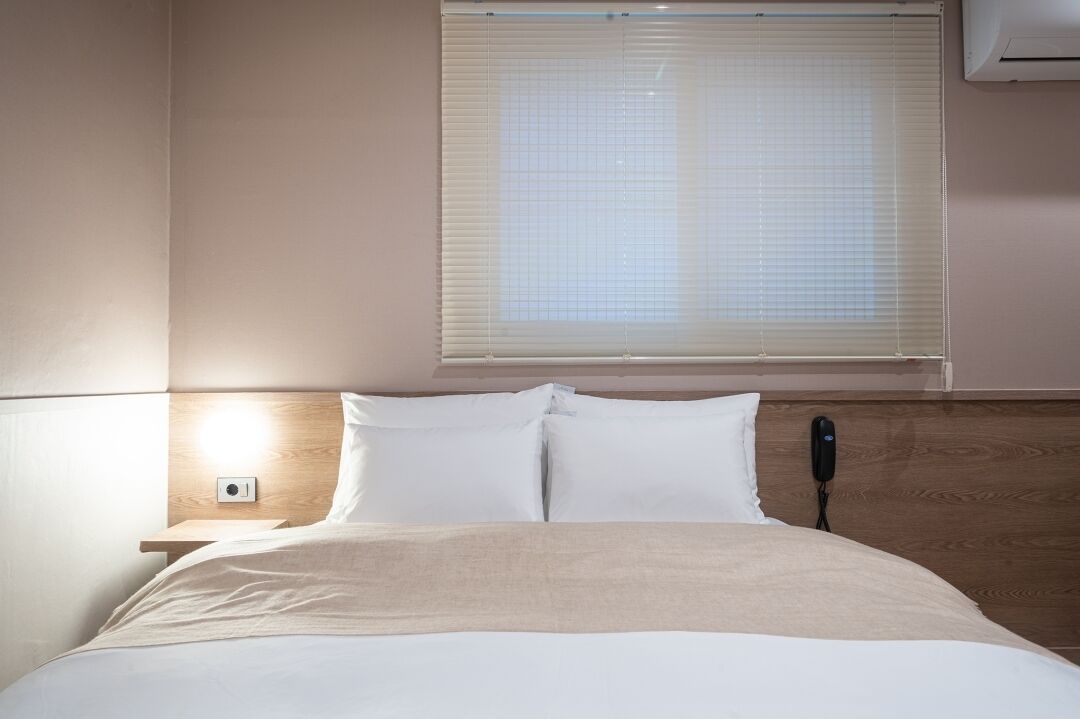 Standard + Styler | Premium bedding, free WiFi, bed sheets