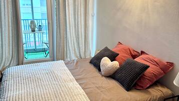 2 habitaciones, tabla de planchar con plancha, wifi y ropa de cama