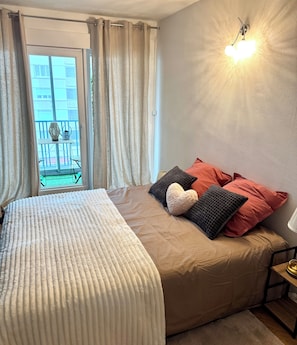 2 makuuhuonetta, työpöytä, silitysrauta/-lauta, ilmainen Wi-Fi