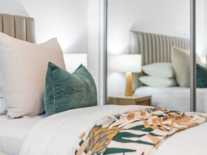 2 bedrooms, iron/ironing board, free WiFi, bed sheets - 12th Floor Riverfront Retreat Views Walk to Beach (Surfers Paradise)