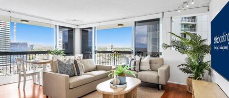 Una televisión, libros