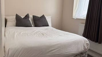 Desk, iron/ironing board, WiFi, bed sheets