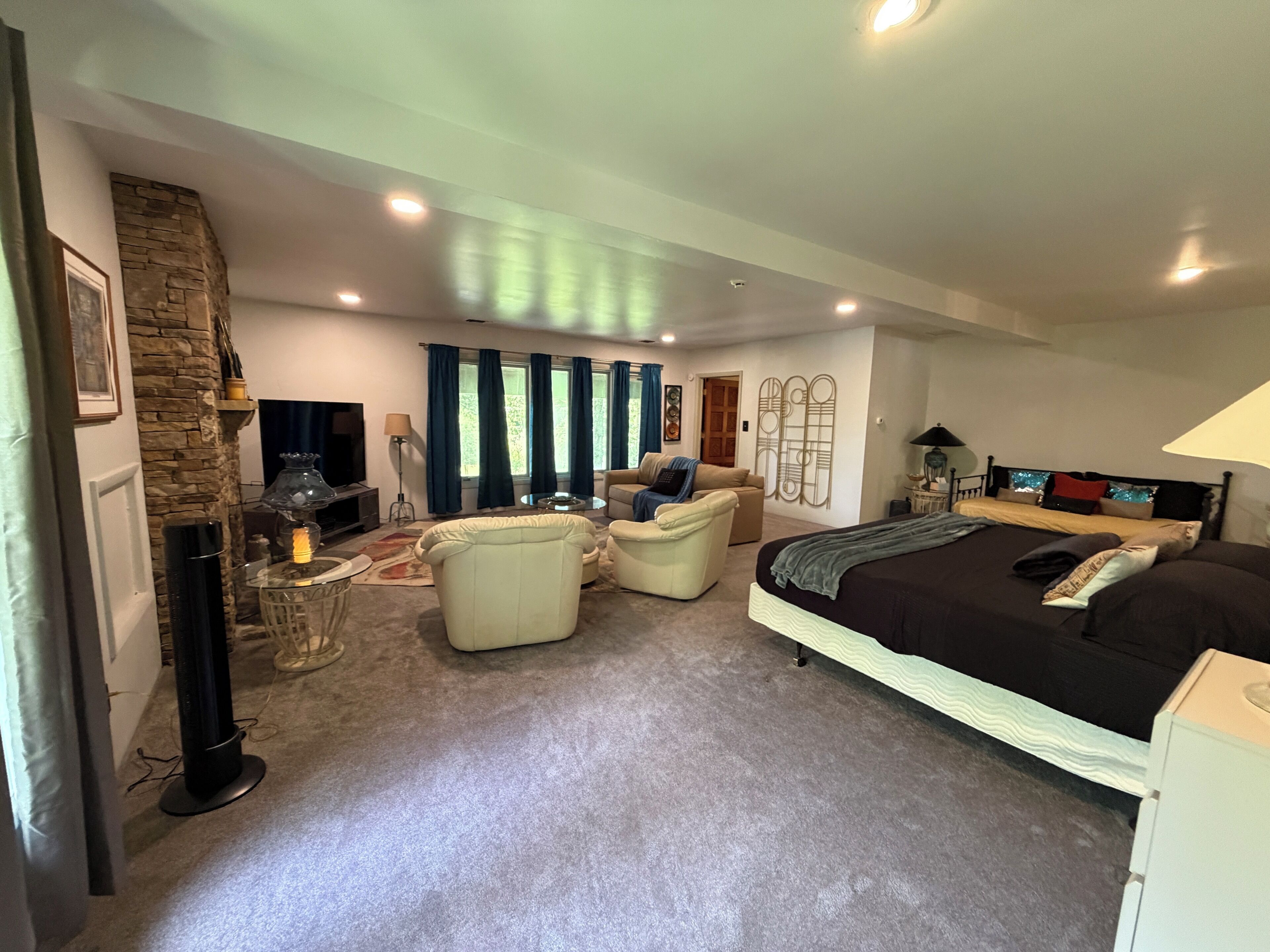 5 bedrooms, iron/ironing board, travel crib, free WiFi