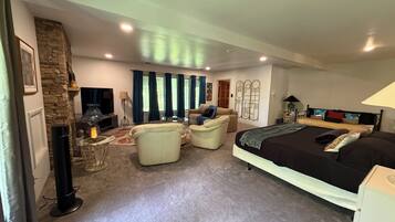 5 bedrooms, iron/ironing board, travel crib, free WiFi