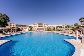 3 piscinas al aire libre