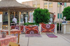 Outdoor dining - Shoni Bay Resort (Marsa Alam)
