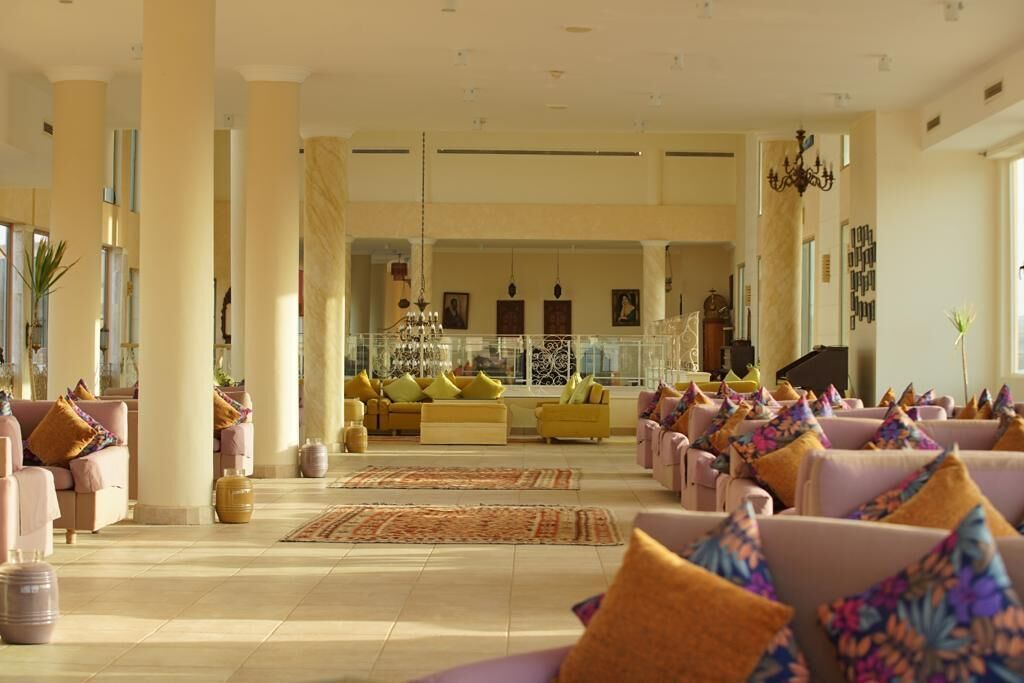 Área de estar no saguão