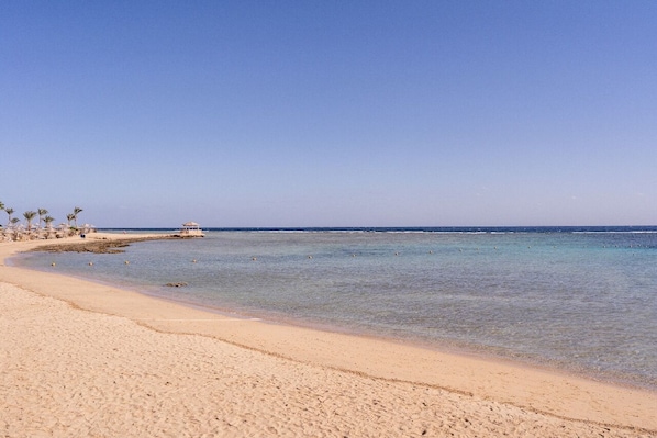 Sombrillas, toallas de playa y vóley playa