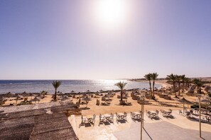 Ombrelloni, teli da spiaggia, pallavolo