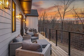 Terrace/patio - Luxury Home on trail W Sauna/Hot tub/Steam room (Bella Vista)
