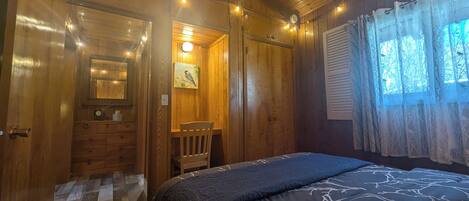 Bügeleisen/Bügelbrett, kostenloses WLAN, Bettwäsche