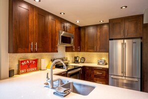 Deluxe Townhome, 4 Bedrooms