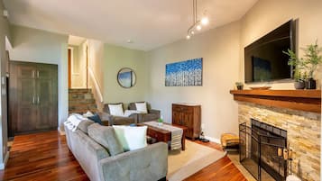 Deluxe Townhome, 4 Bedrooms | Living area | 50-inch LED TV with digital channels