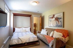 Deluxe Townhome, 4 Bedrooms | Free WiFi - Crystal Ridge by Whistler Retreats (Whistler)