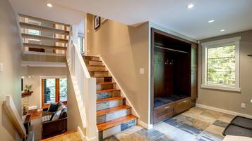 Townhouse – deluxe, 4 soverom | Wi-fi (inkludert) og sengetøy