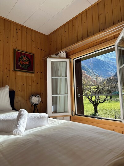 Waterfall Valley 5-bedroom house in Lauterbrunnen perfect for your getaway