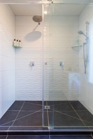 Hair dryer, towels - Games Room Escape, Pool Table, Ping Pong & Air Con (Christchurch)