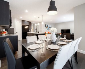 Dining - Luxury Executive 4BD 2.5B AC home in the exclusive neighbourhood of Windermere (Edmonton)