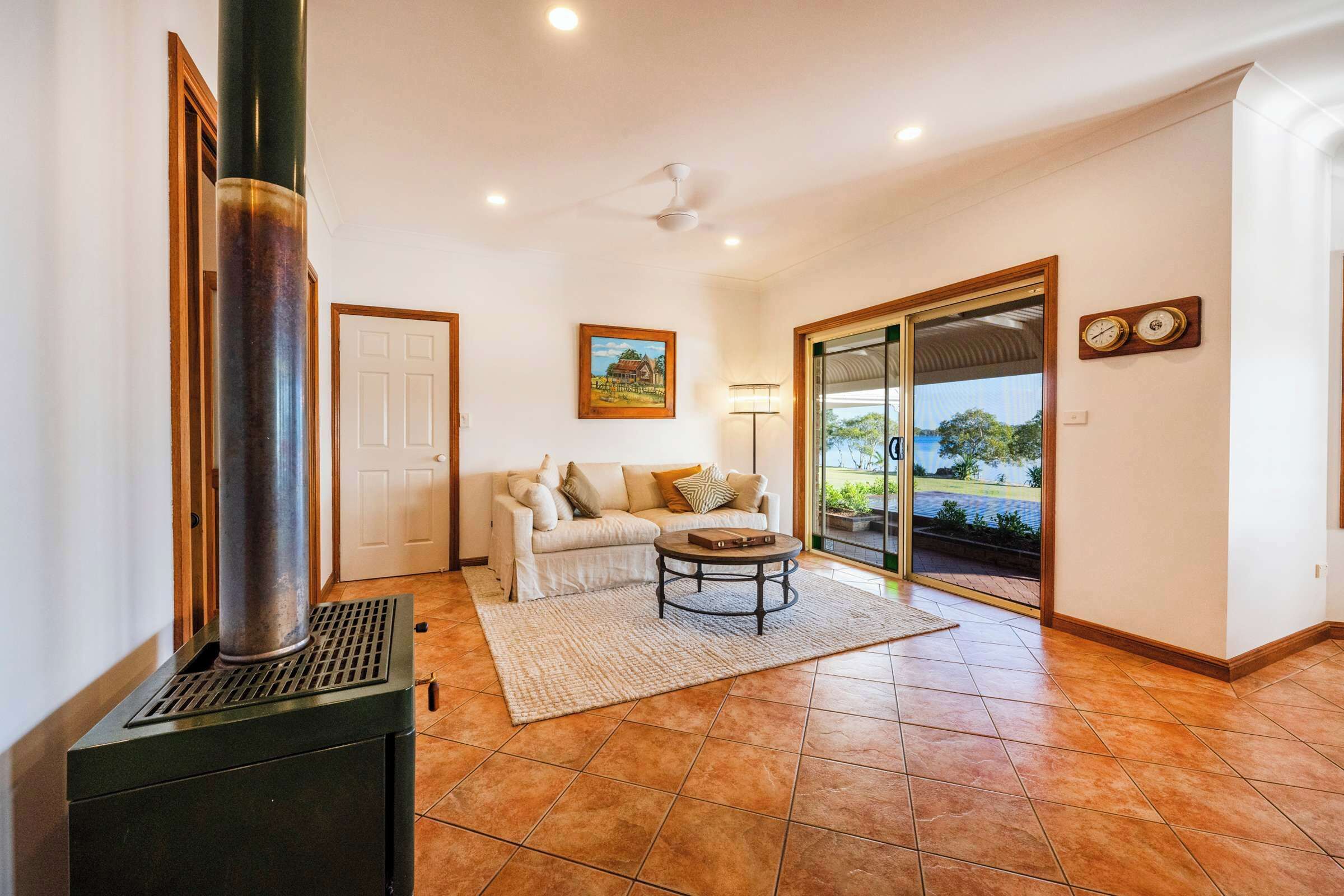 Crystal Palms - Oceanstays - Fireplace, Riverside + Pet Friendly - Maclean