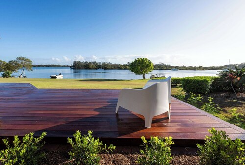 Crystal Palms - Oceanstays - Fireplace, Riverside + Pet Friendly