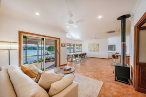 TV, fireplace, offices - Crystal Palms - Oceanstays - Fireplace, Riverside + Pet Friendly (Yamba)
