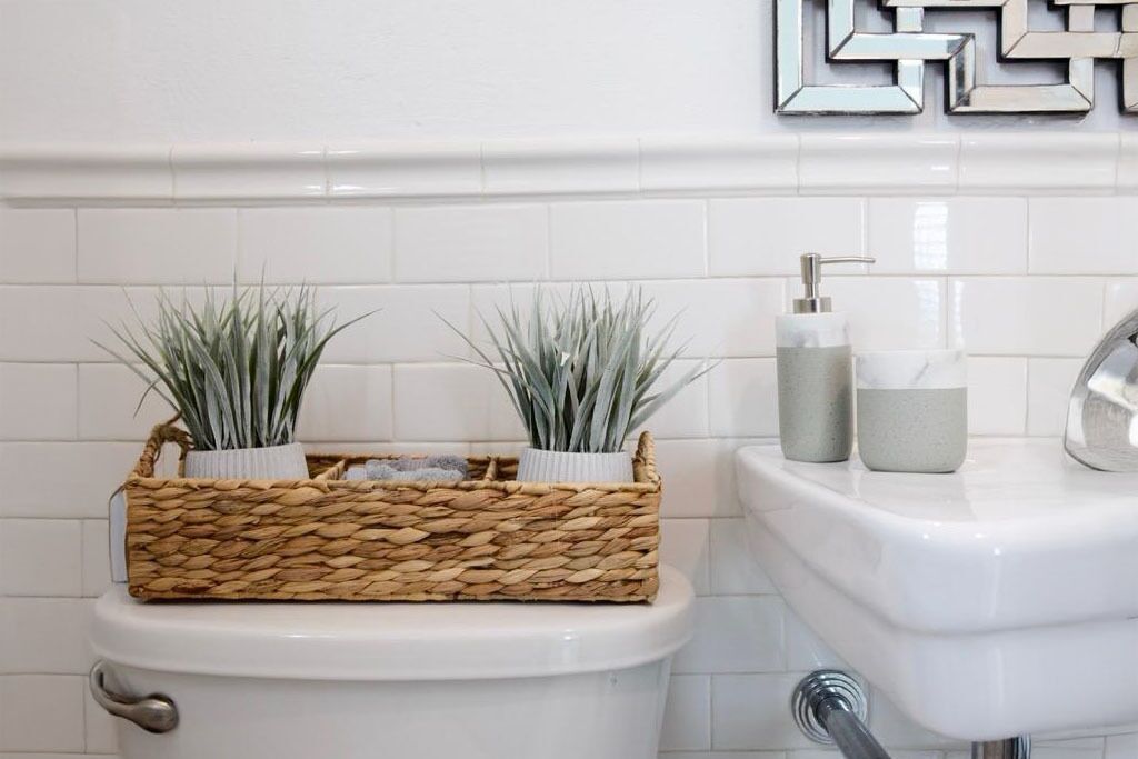 Shower, towels, soap, toilet paper