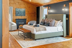 5 habitaciones, escritorio y tabla de planchar con plancha 