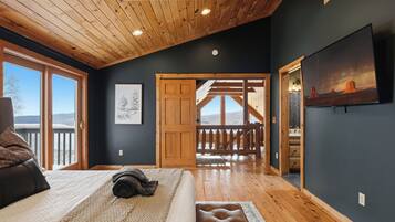 5 bedrooms, desk, iron/ironing board, travel cot