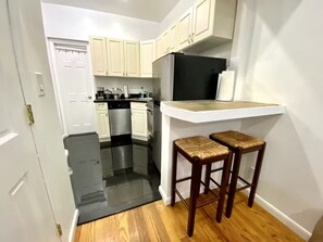 Private kitchen - ★COZY STUDIO STEPS AWAY FROM CENTRAL PARK, 6 & Q ★ (New York)