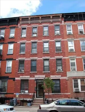 Exterior - ★COZY STUDIO STEPS AWAY FROM CENTRAL PARK, 6 & Q ★ (New York)