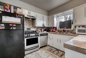 Private kitchen - Secluded 2BR Townhome Steps from Northgate & A&M (Bryan)
