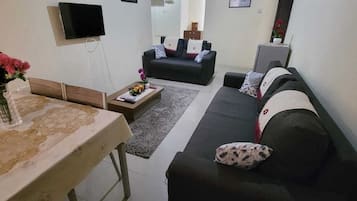 فطور مطهو حسب الطلب مجانًا يوميًا