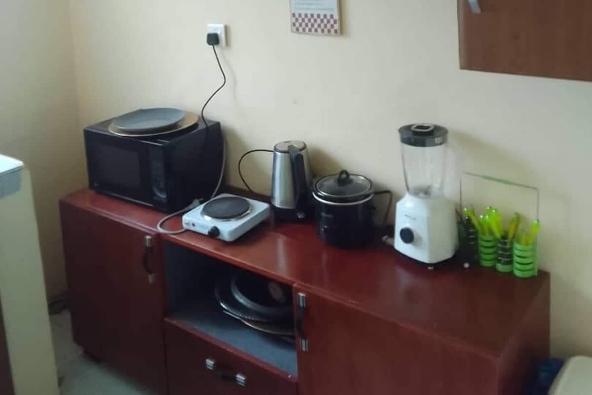 家庭套房, 陽台, 庭園景觀 | 私人廚房 | 電冰箱、微波爐、爐台、鍋具/餐盤/廚房用品