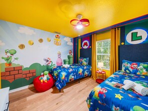 5 habitaciones, escritorio y tabla de planchar con plancha 