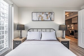 Grand Suite, City View | Desk, iron/ironing board, free WiFi - Guestilo Suites - Eaton Centre (Toronto)